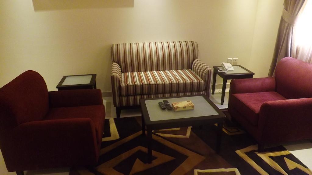 Baron Palace - Almasif Hotel Apartments Riyad Chambre photo