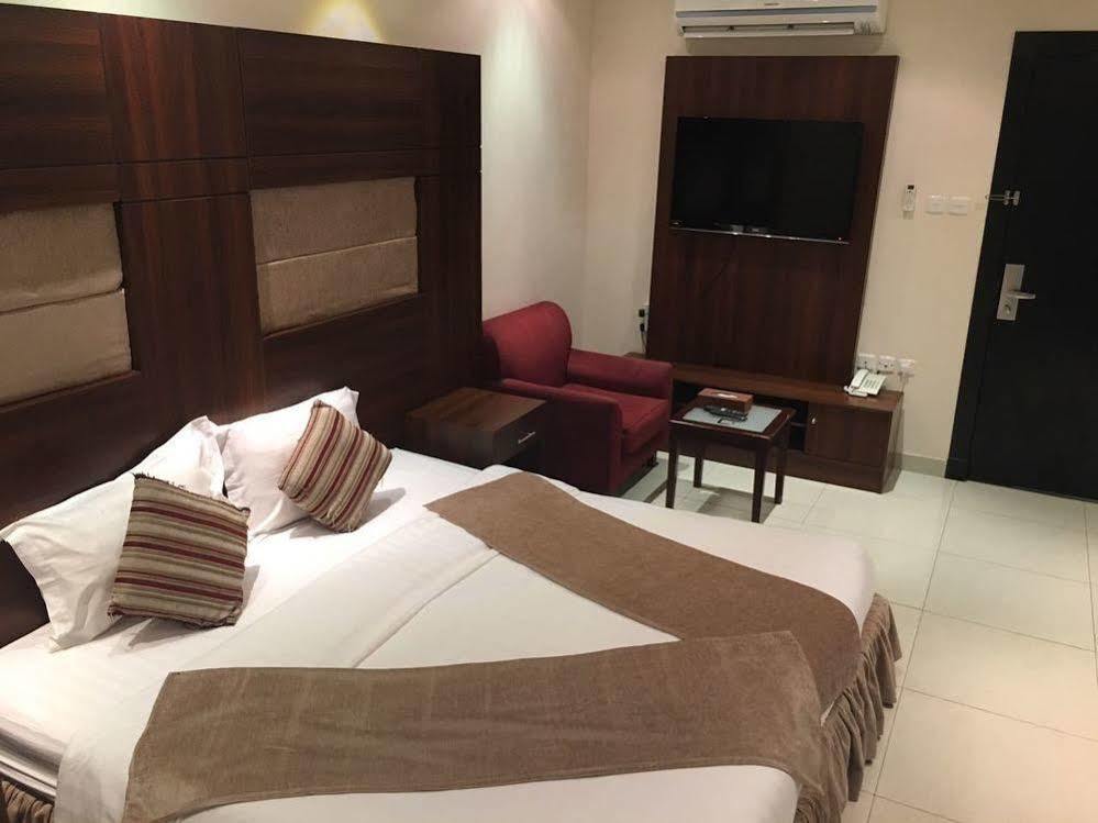 Baron Palace - Almasif Hotel Apartments Riyad Extérieur photo