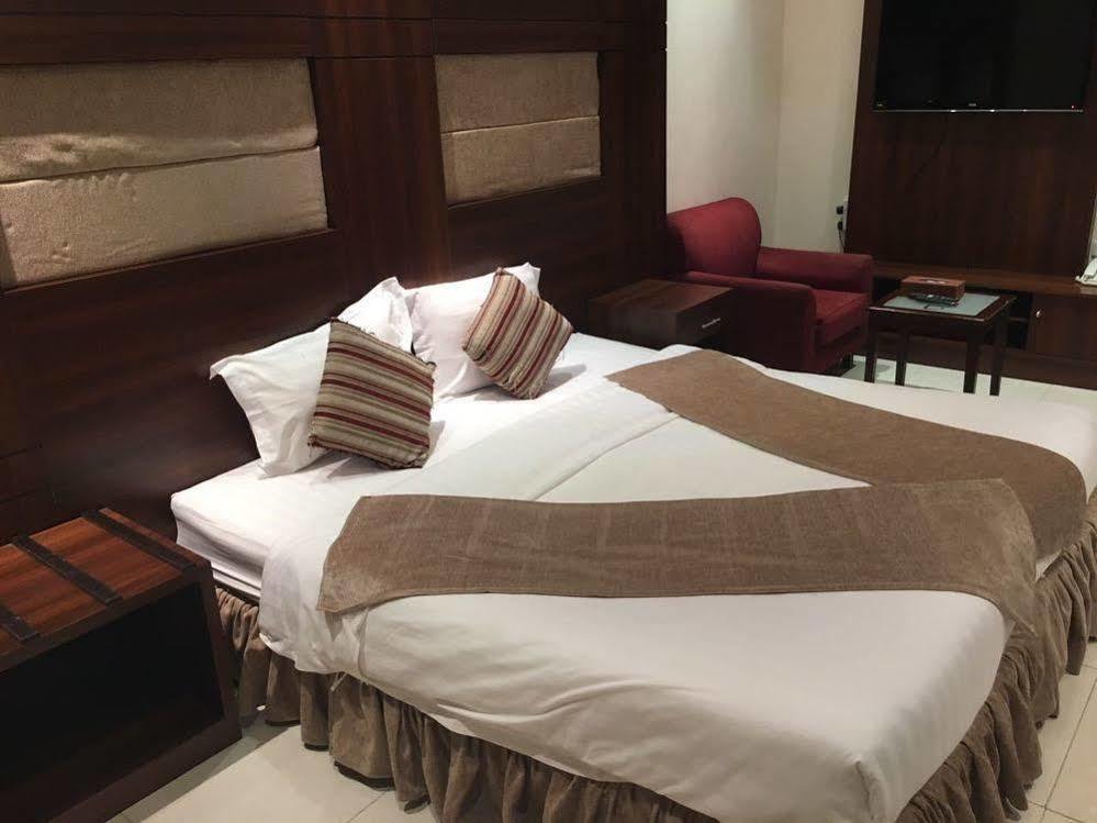 Baron Palace - Almasif Hotel Apartments Riyad Extérieur photo